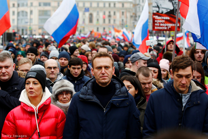 Alekszej Navalnij orosz ellenzéki vezető, felesége, Julija és testvére, Oleg részt vesznek a Sztrasztnoij körúton Borisz Nyemcov orosz politikus és ellenzéki vezető halálának 4. évfordulóján rendezett felvonuláson Moszkvában 2019. február 24-én