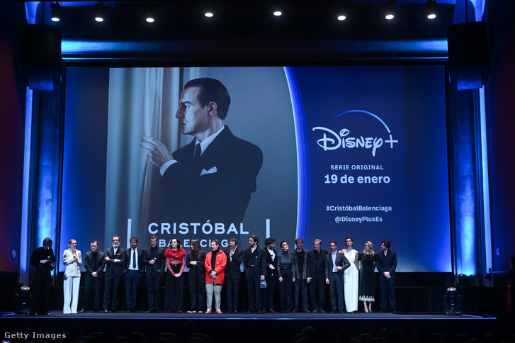 A Disney+ 2024 januárjában mutatta be a hatrészes Cristóbal Balenciaga című sorozatot