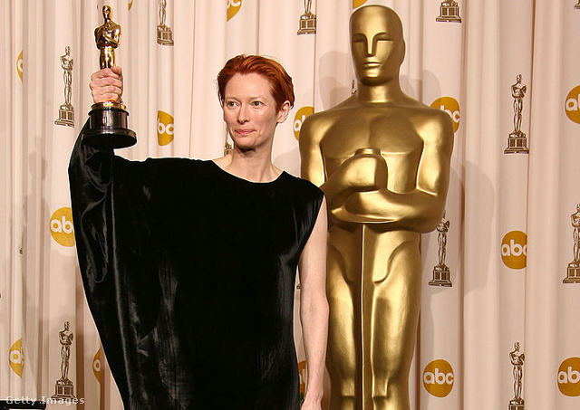 Valóban nem könnyű túl sok érdemet felfedezni ebben az Oscar-ruhában