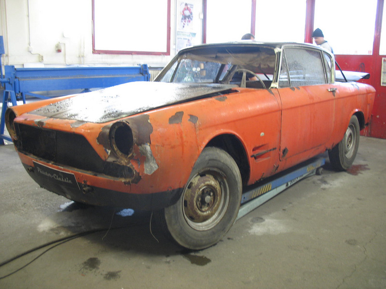Az 1964-es Fiat 2300 S Coupé Abarth kivitele roncsként került Tamás műhelyébe.