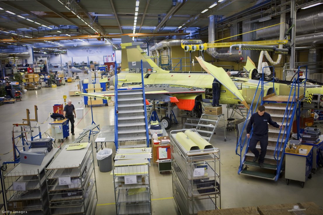 A svéd SAAB-gyárban Gripen vadászrepülőgépeket szerelnek össze 2010. január 13-án