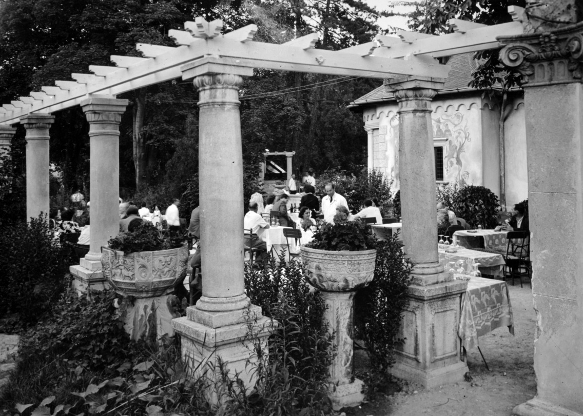A Budagyöngye étterem kerthelyisége, 1955