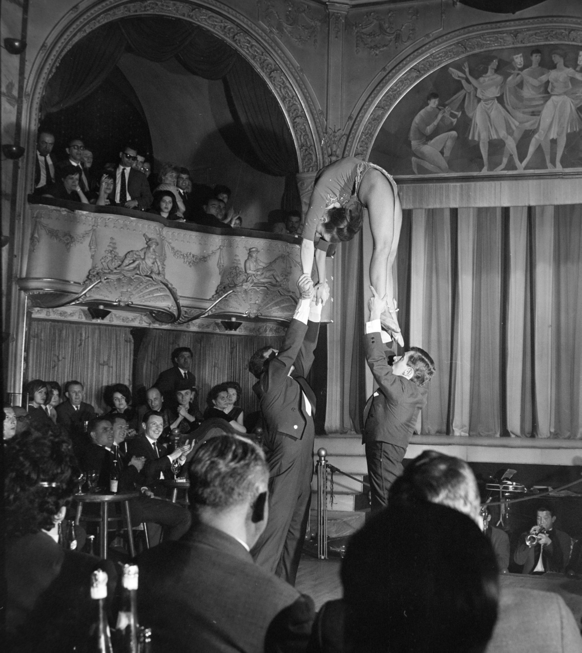 A Budapest Táncpalota (Moulin Rouge), a Kuti-trió „Tánccal, dallal a világ körül” című műsora, 1965