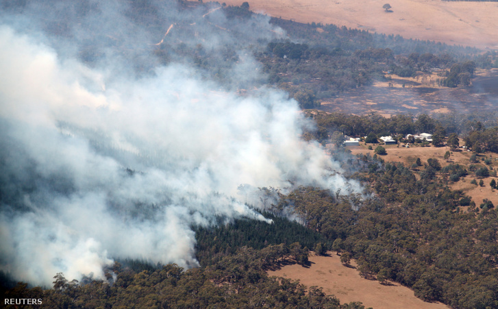 Bozóttűz Ballarat közelében, Victoria államban, Ausztráliában, 2024. február 24-én