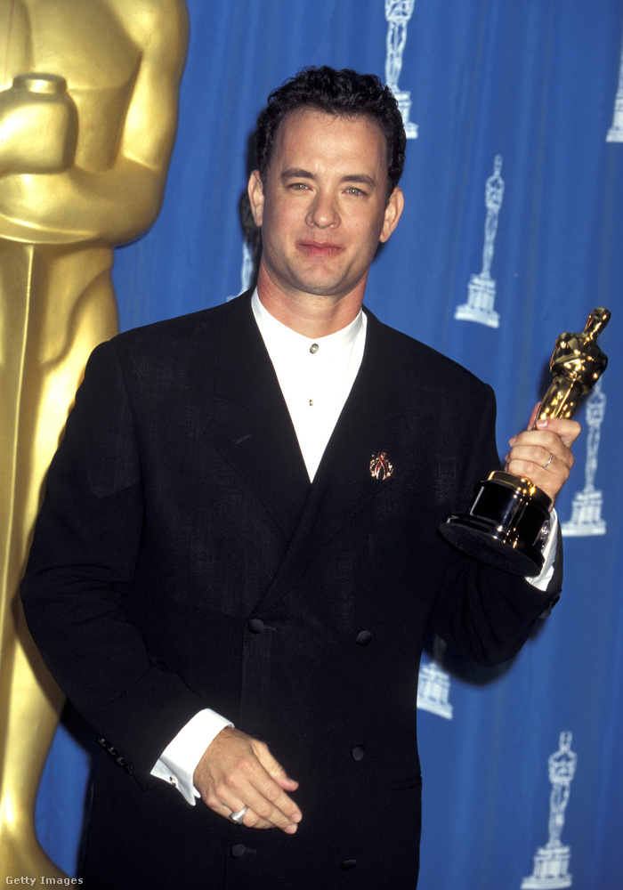 Tom Hanks már a Forest Gump előtt is egy nagyon sikeres színész volt, számtalan díjat nyert, többek között megkapta az 1993-as Philadelphia – Az érinthetetlen című filmért a legjobb színésznek járó Oscart