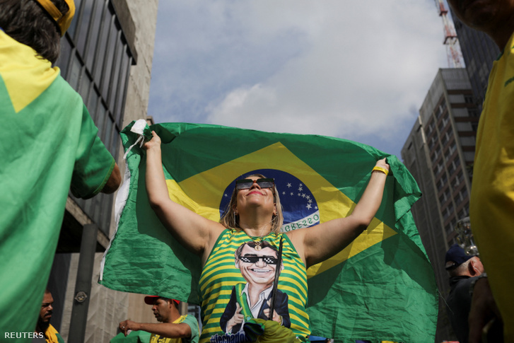 Jair Bolsonaro volt brazil elnök támogatói egy tüntetésen vesznek részt Sao Paulóban Brazíliában 2024. február 25-én
