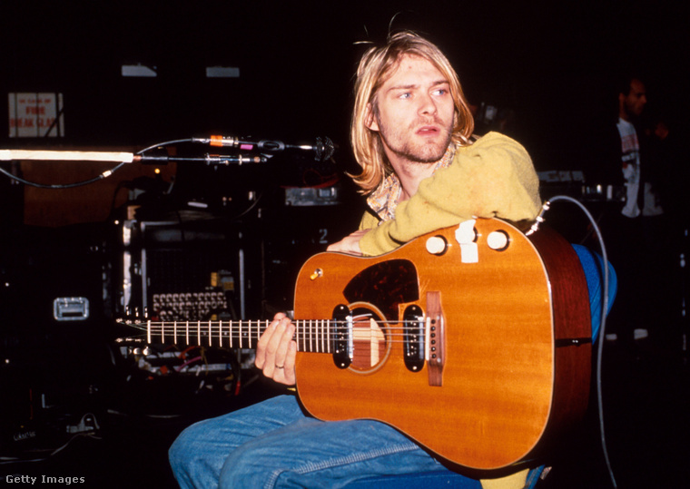 In memoriam: Kurt CobainA Nirvana együttest Kurt Cobain és Krist Novoselic alapította, hozzájuk csatlakozott az évek során több dobos, illetve alkalomadtán gitárosok és csellisták