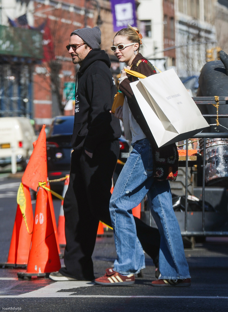 Gigi Hadid és Bradley Cooper is New Yorkban járt, azonban ők nem a Dűne második részének premierjére mentek, hanem ruhákat vásároltak