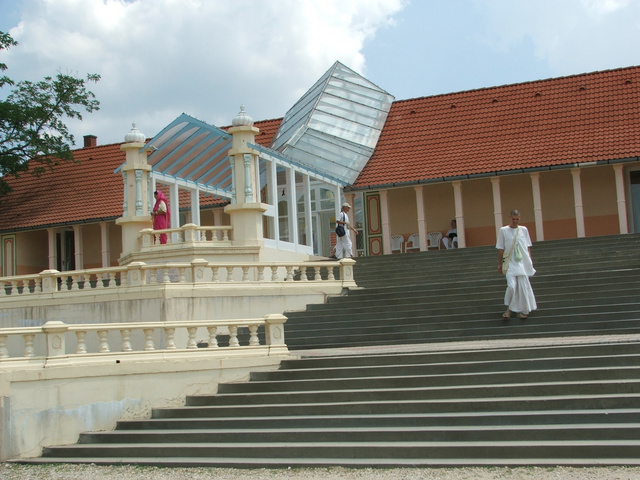 Hindu templom Somogyvámoson a Krisna-völgyben