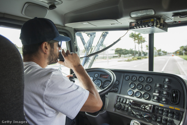 A rendőrségi razzia során sok tehergépkocsi-vezetőt értek jogsértésen