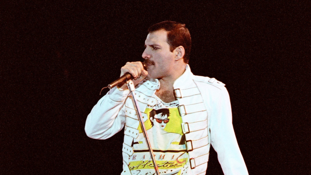 Most beleshet Freddie Mercury több milliárdért árult luxuskastélyába