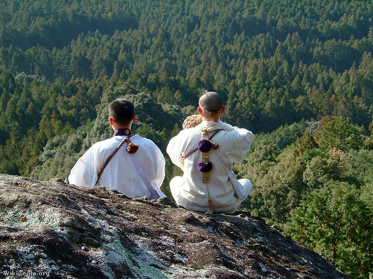 A shugendo vallást gyakorló szerzetesek a Kumano-hegységben, Mie tartományban
