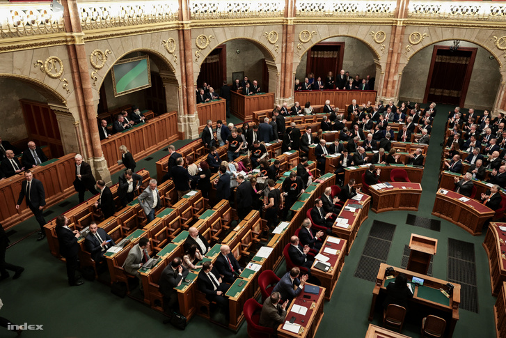 Az ellenzék kivonul az országgyűlés plenáris üléséről 2024. február 26-án