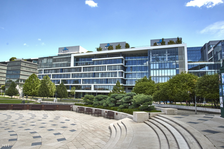A Millennium Tower H irodaház a főváros IX. kerületében, a Bajor Gizi park felől 2023. július 29-én