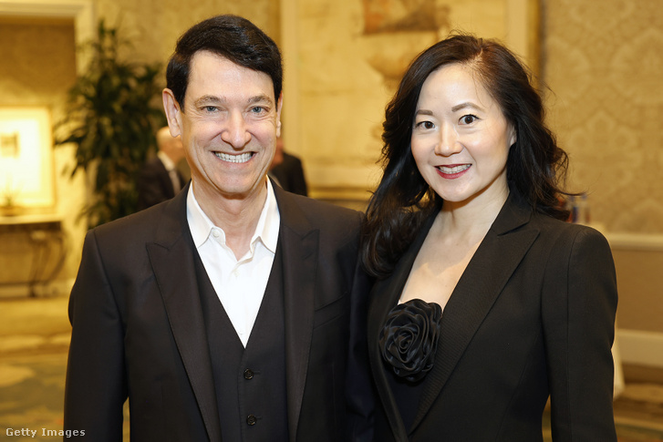 Jim Breyer és Angela Chao a Four Seasons Hotel Los Angelesben, Beverly Hillsben 2024. január 12-én Los Angelesben, Kaliforniában