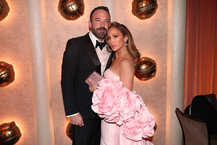 Jennifer Lopez és Ben AffleckA 2022 júliusában összeházasodott sztárpár közül Jennifer Lopez átlagosan jóval több pénz visz haza, mint a férje, Ben Affleck
