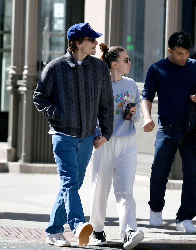 Millie Bobby Brown vőlegényével, Jake Bongiovival sétált New York utcáin, amikor kiszúrták őt a paparazzik