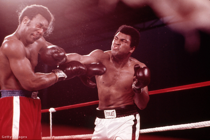 Muhammad Ali (jobbra) 22 éves korában szabadult meg az eredeti nevétől