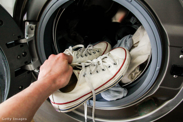 A cipő és a mosógép is tönkremehet, ha a lábbelit nem kézzel tisztítjuk