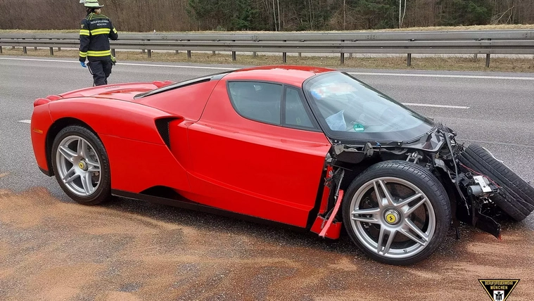 Ferrari-Enzo-Crash-1.webp