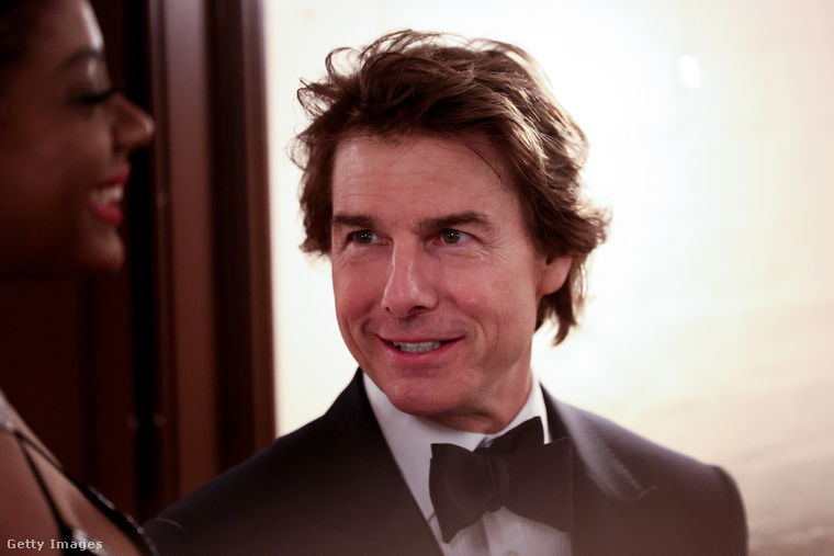 Thomas Cruise Mapother IV, ismertebb nevén Tom Cruise, 16,2 milliárd forinttal a harmadik helyen áll, ami a Mission: Impossible sorozat és a Top Gun: Maverick című film sikereinek köszönhető