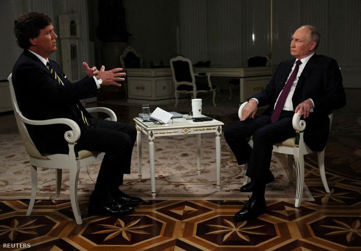 Vlagyimir Putyin orosz elnök interjút ad Tucker Carlson amerikai televíziós műsorvezetőnek Moszkvában 2024. február 6-án