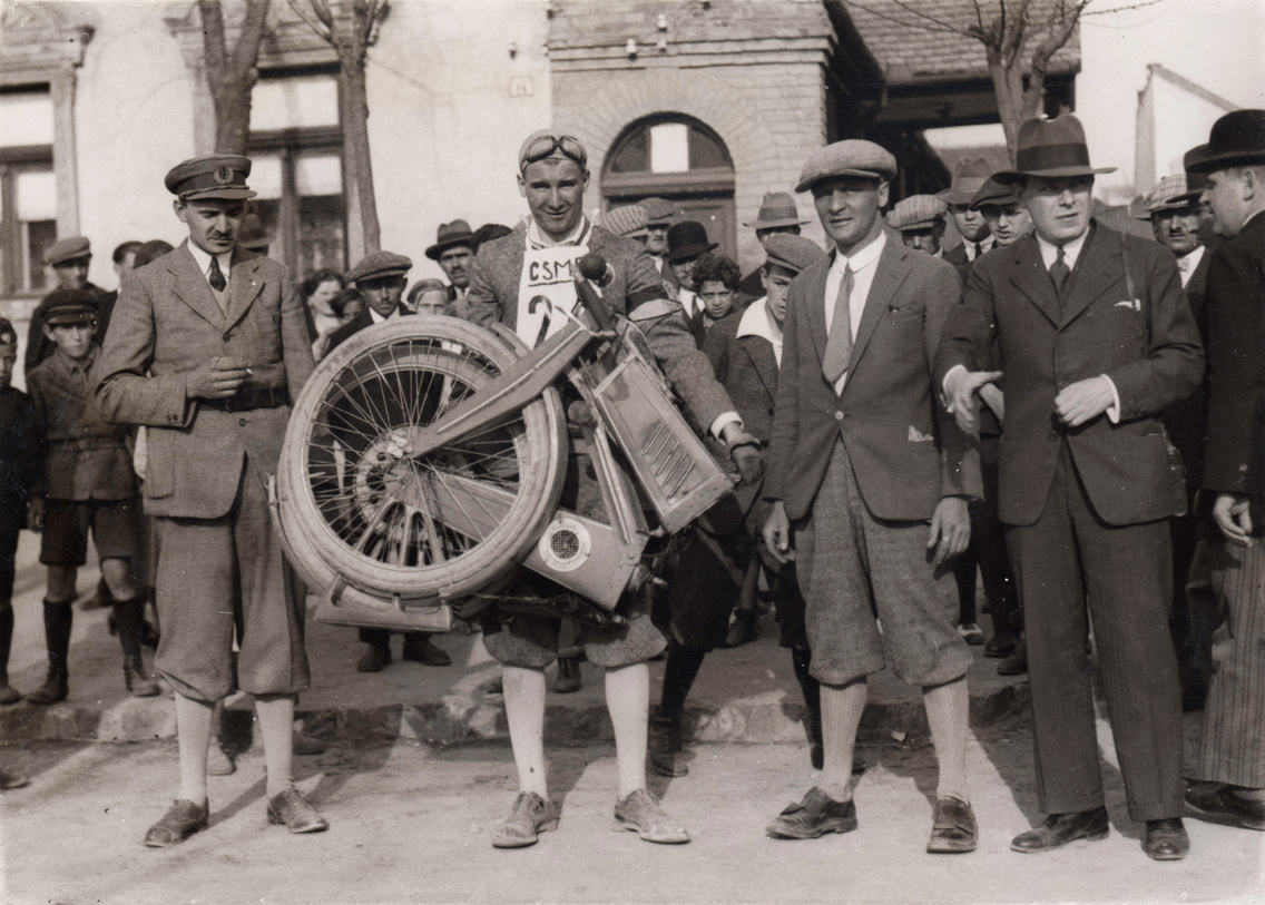 Zolnay Endre 1929-ben szabadalmaztatott összecsukható motorkerékpárja, 1934