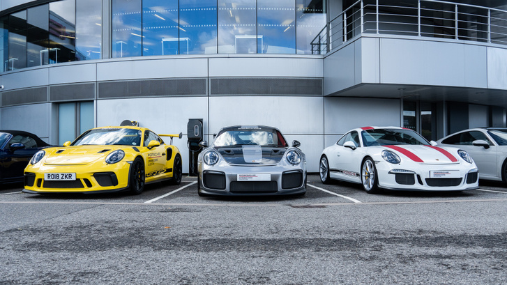 Szintén korábbi 911-esek: 911 GT3 RS, 911 GT2 RS és 911 R.