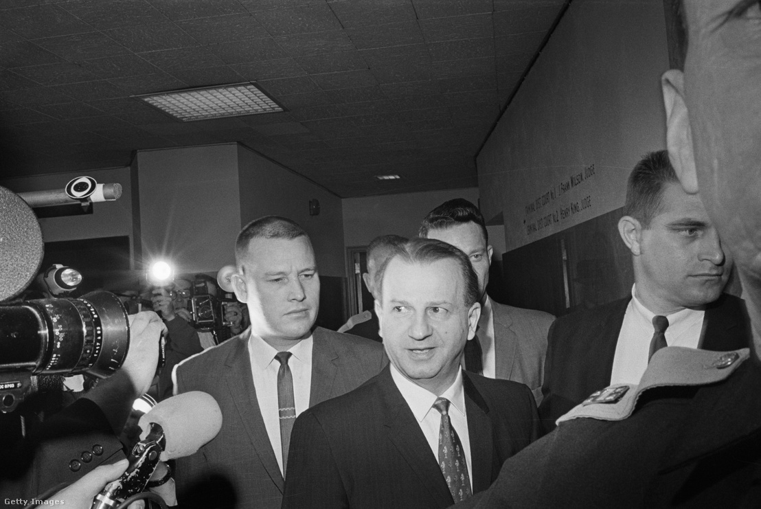 Jack Ruby besétál egy dallasi tárgyalóterembe 1965. március 8-án