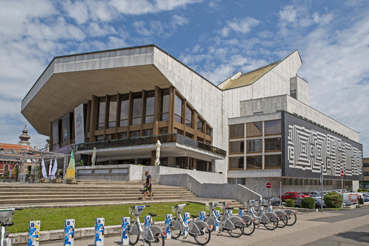 A győri Nemzeti Színház a belvárosban 2023. június 14-én