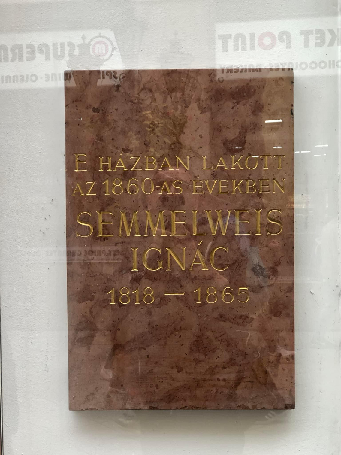 Semmelweis emléktáblája a Váci utcában