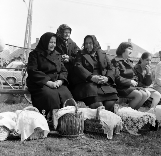Húsvéti ételszentelés Porcsalmán 1976-ban
