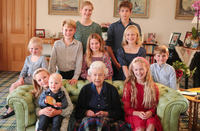 A családi képen több ponton is látszik a szerkesztés a Getty Images szerint. (Fotó: The Prince and Princess of Wales/Kensington Palace / Northfoto)