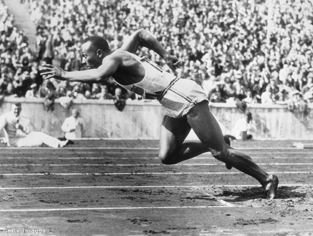 Elsőként Jesse Owens, a világ leggyorsabb emebere nyert olimpiát sportcipőben