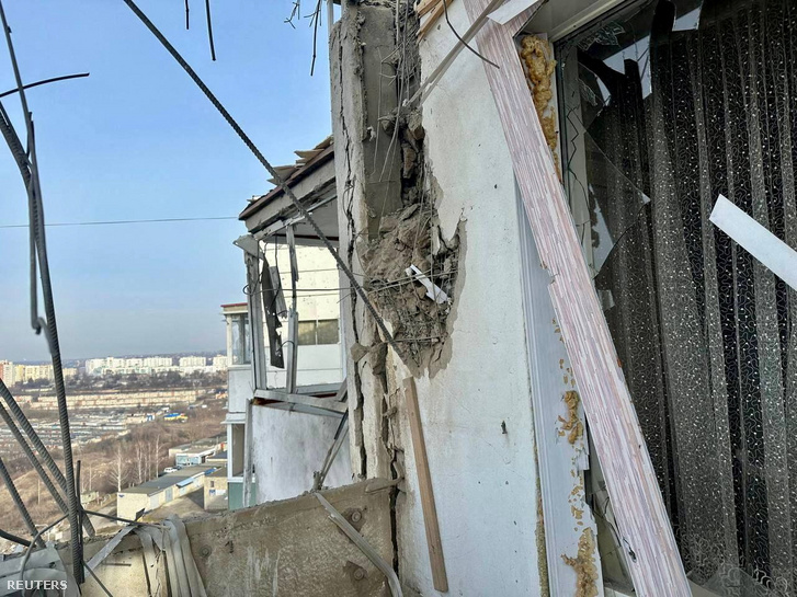 Ukrán csapásokban megsérült lakóépület Belgorodban, Oroszországban, 2024. március 21-én