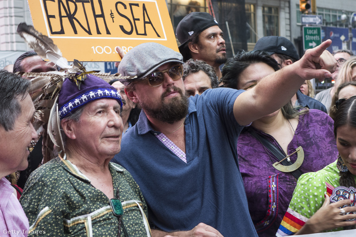 Leonardo DiCaprio egy New York-i klímavédelmi tüntetésen 2016-ban.