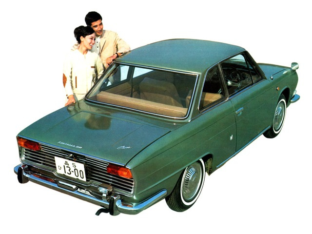 Az ötvenes években licensz alatt Renault-kat is gyártott a Hino, a szintén Renault (4CV) alapján fejlesztett Contessa ezeket hivatott leváltani