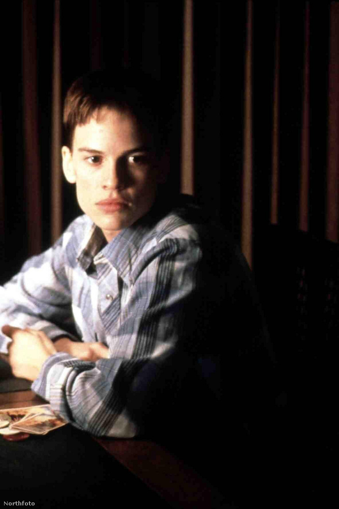Hilary SwankHilary Swank 1999-ben bújt a transznemű férfi, Brandon Teena bőrébe A fiúk nem sírnak című filmben