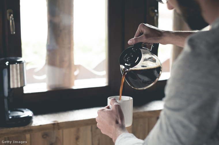 Vigyázzon, ha ön is több adag kávét főz le egyszerre. (Fotó: Westend61 / Getty Images Hungary)