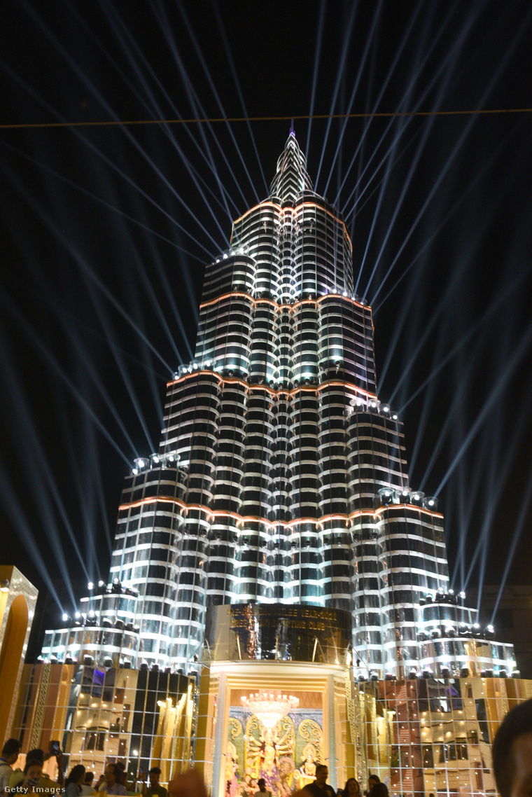 A Burj Khalifa a világ jelenlegi legmagasabb felhőkarcolója, a maga 828 méterével. (Fotó: Hindustan Times / Getty Images Hungary)