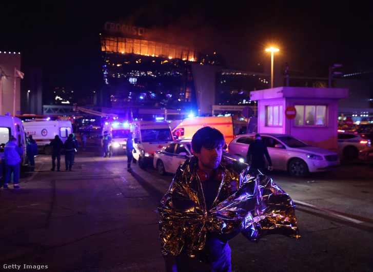 Egy túlélő a Crocus City Hallban történ terrortámadás után, 2024. március 22-én