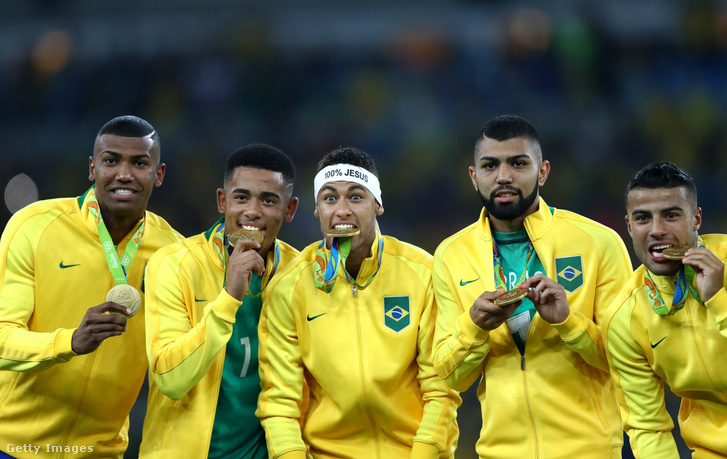Gabriel Barbosa (jobbról a második) 2016-ban Gabriel Jesus és Neymar csapattársaként olimpiai bajnok lett
