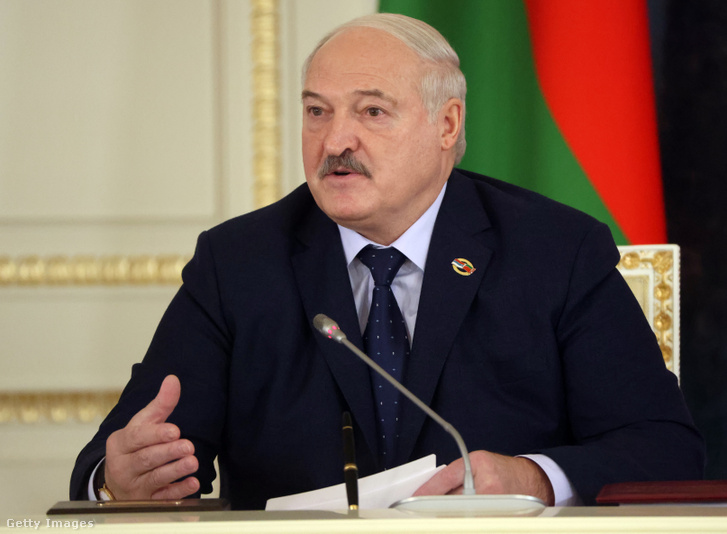 Aljakszandr Lukasenka beszédet mond az Oroszország és Fehéroroszország Legfelsőbb Tanácsának plenáris ülésén a Konsztantyin-palotában, Szentpéterváron, Oroszországban, 2024. január 29-én