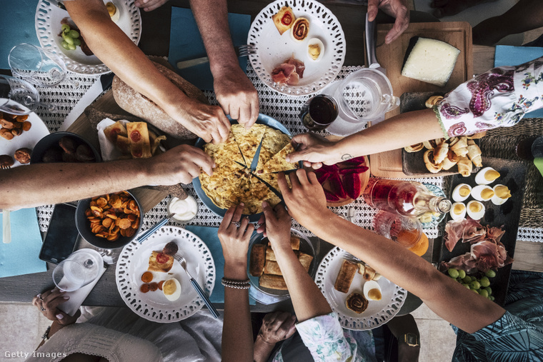 Mindenkinek jusson az ételből. (Fotó: simonapilolla / Getty Images Hungary)