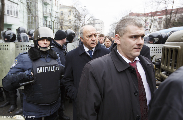 Laurent Fabius francia külügyminiszter érkezik a kijevi tárgyalásra.