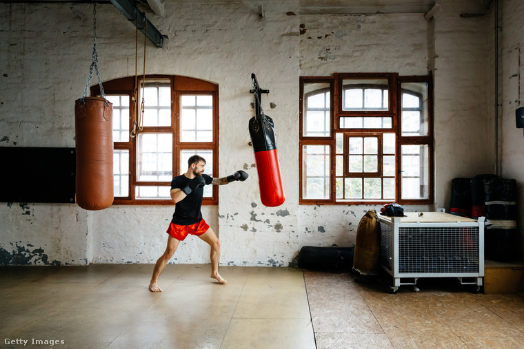 Meglepő módon a kocogás még növelte is a dühöt, de a bokszzsák püfölés se segít. (Fotó: Tom Werner / Getty Images Hungary)