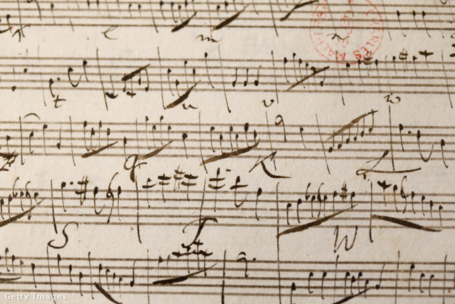 Élete során több mint 600 művet komponált Mozart