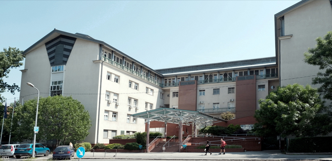 A Dél-budai Centrumkórház-Szent Imre Egyetemi Oktatókórház épületei Újbudán a Tétényi úton, 2023. május 20-án