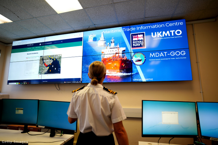 A Királyi Haditengerészet 999-es Irányítóközpontja a Portsdown Hill Technology Parkban, Portsmouth Hampshire-ben, amely segít a Vörös-tengeren végrehajtott hajózási támadások kezelésében, 2024. március 20-án