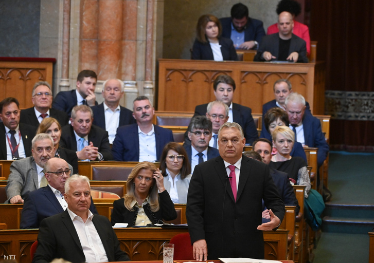 Orbán Viktor miniszterelnök azonnali kérdésre válaszol az Országgyűlés plenáris ülésén 2024. április 8-án